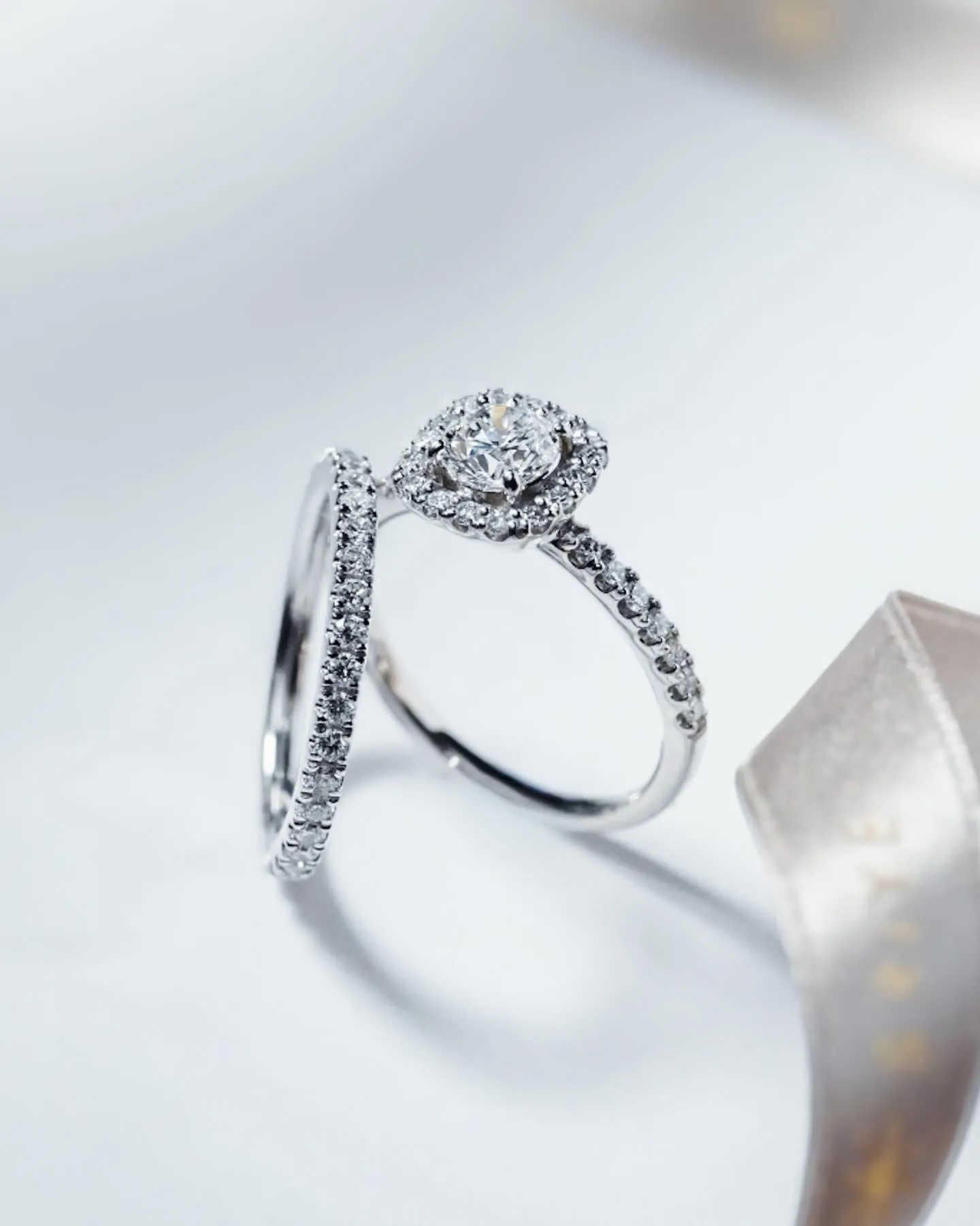 スクエアのような印象を持たせた